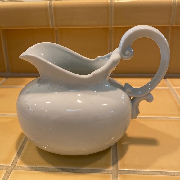Beautiful White Gravy or Sauce Server with a Scrolled French-Inspired Handle. - Picture 2 of 5